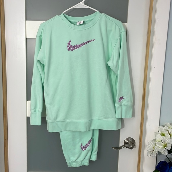Nike Tops - Nike Set Crewneck Sweatshirt and joggers  Size L junior